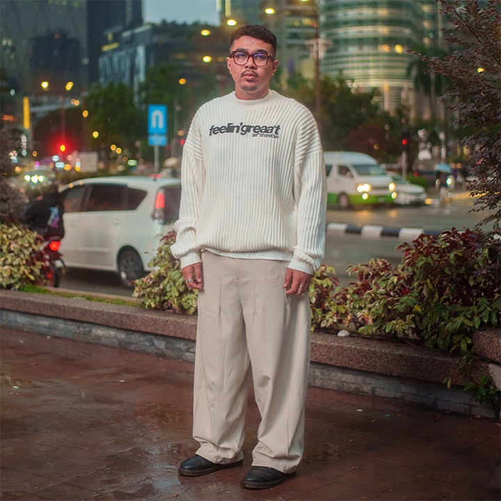 FEELING GREAT EMBROIDERY KNITWEAR