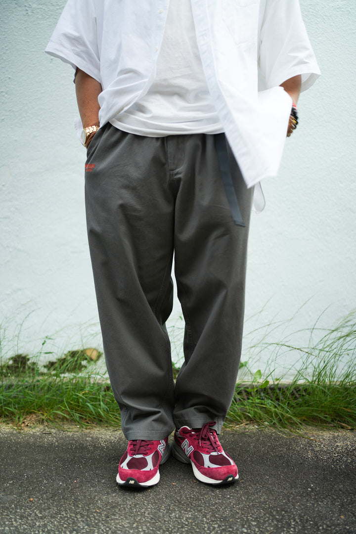 B3049 Essentials Chinos